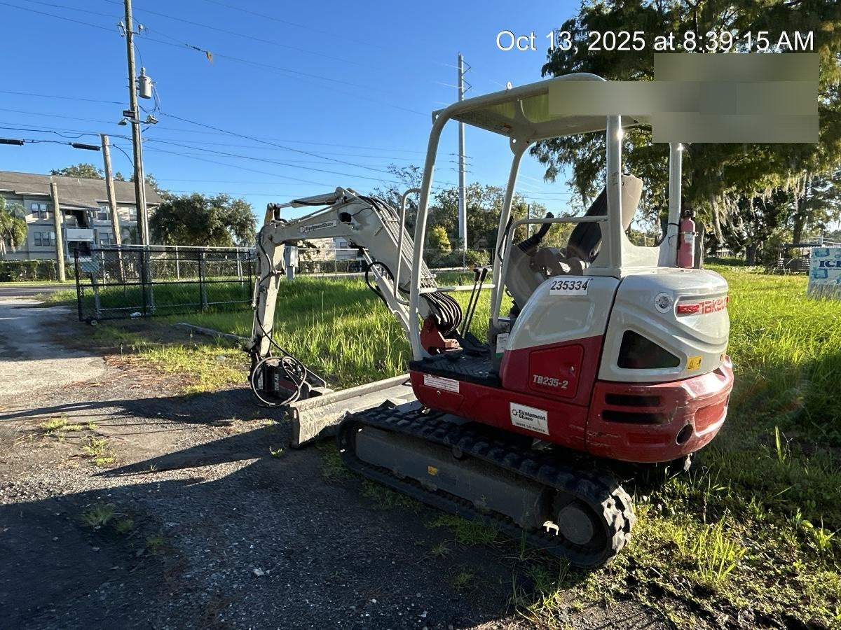 2022 TAKEUCHI TB235-2R
