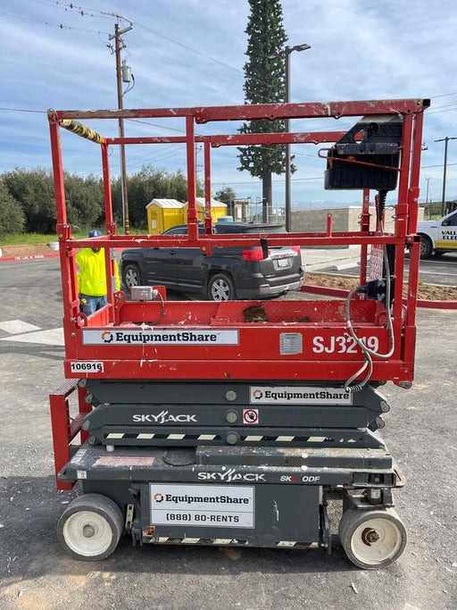 2020 Skyjack SJIII-3219 Solid NM Tires, Half height spring hinged entry gate, Dual Beacons, 800W Inverter