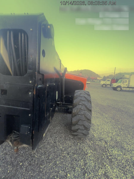 2022 JLG 1075
