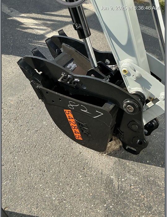 2025 TAKEUCHI 18" HD Bucket - Takeuchi