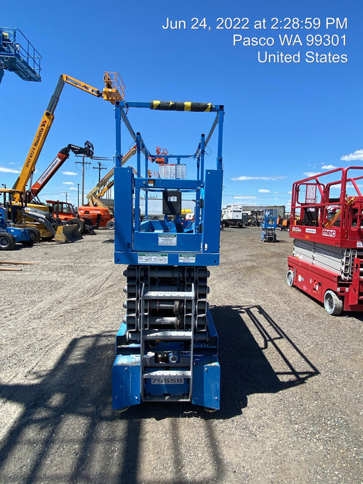 2020 Genie GS-3232 Standard, Folding half height swing gate, 800W Inverter