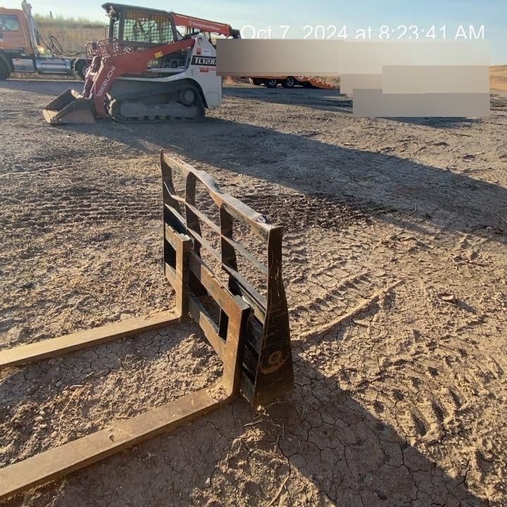 2022 ARROW MATERIAL HANDLING 60" Pallet Forks - Arrow