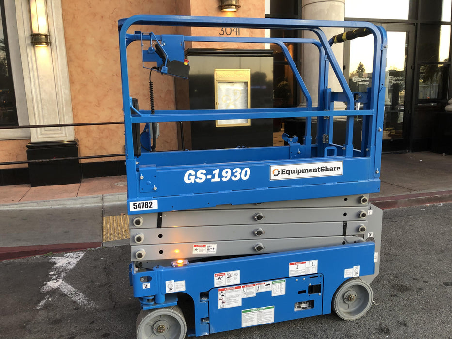 2019 Genie GS-1930 Half Height Swing Gate, 800W Inverter