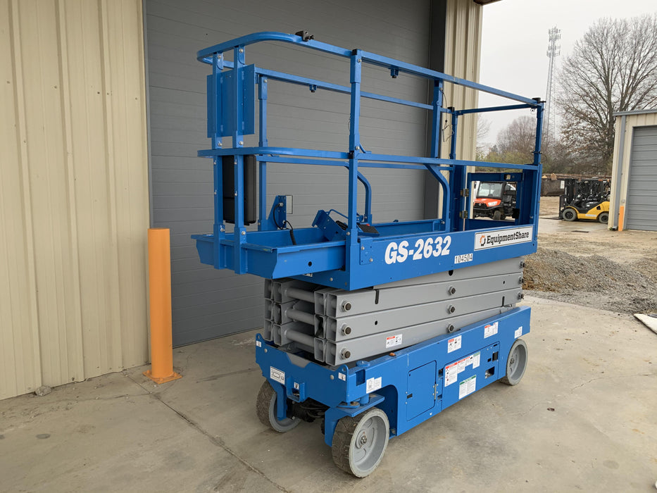 2020 Genie GS-2632 Solid NM Tires, Folding Rails with Half-Height Swing Gate, Beacon