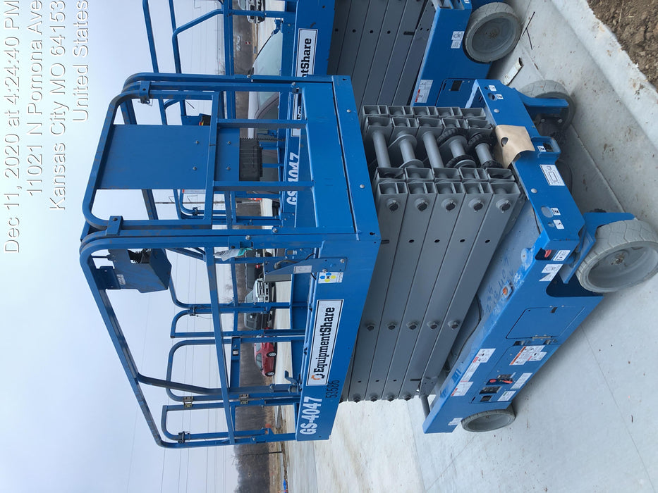 2019 Genie GS-4047 Folding rails with half height swing gate