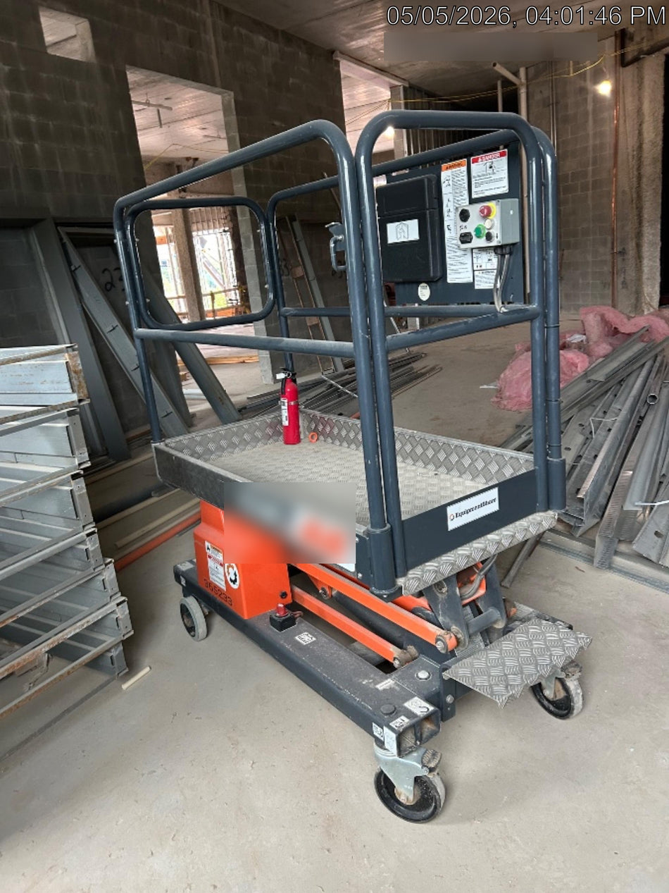 2023 JLG 1030P
