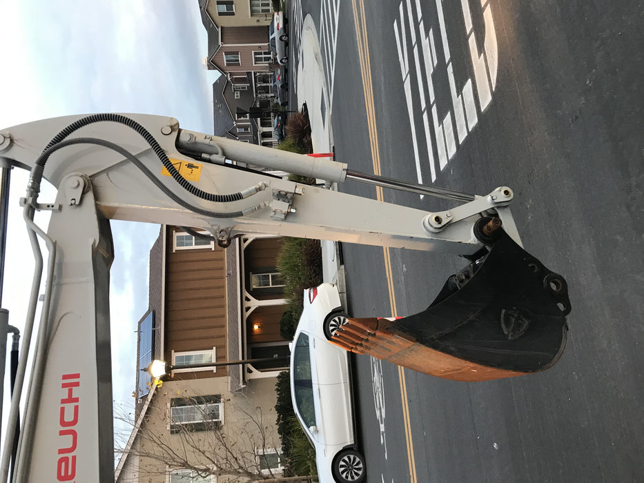 2019 Takeuchi TB260 Canopy, Standard Blade, Auxiliary hydraulics Manual QC, Hydraulic thumb, 12" ,18", 24" Bucket