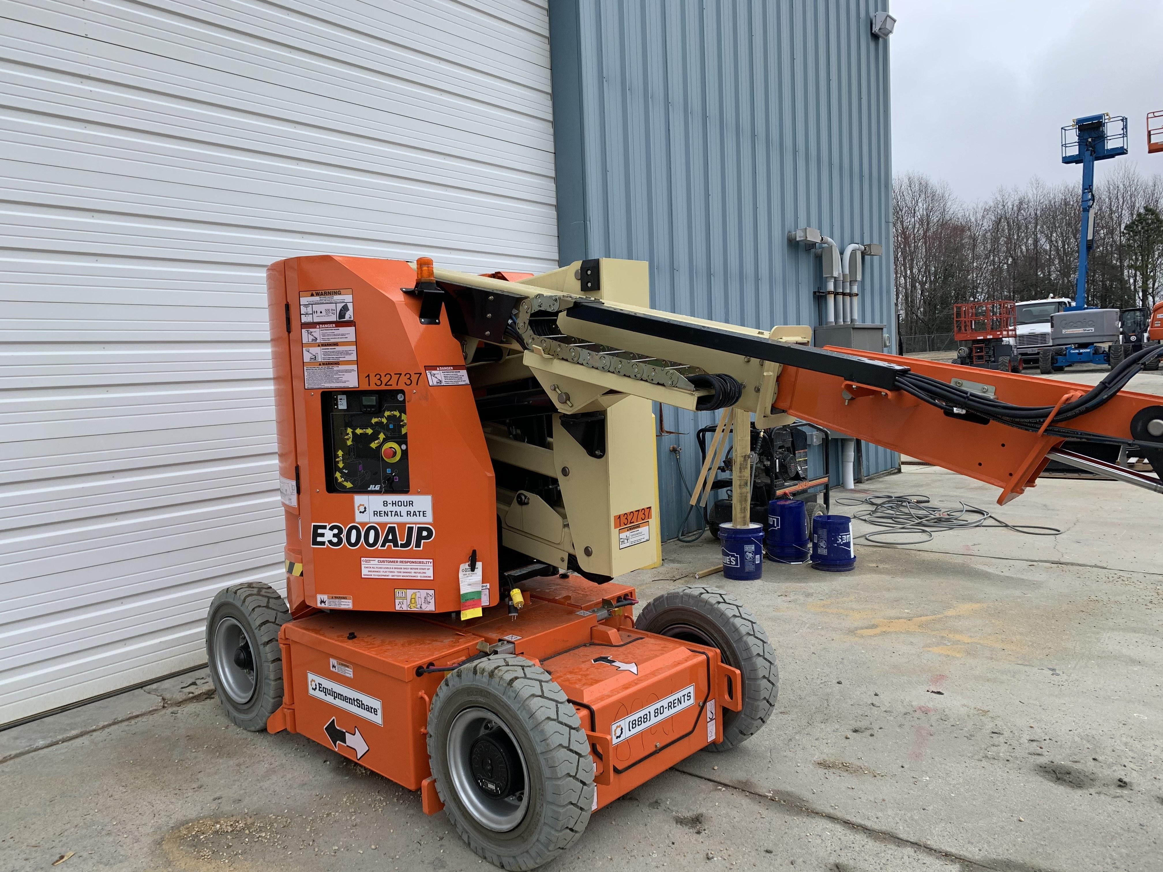 2021 JLG E300AJP