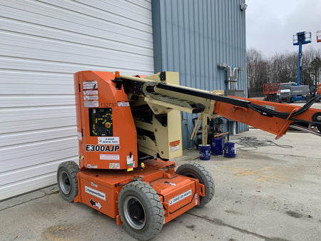 2021 JLG E300AJP