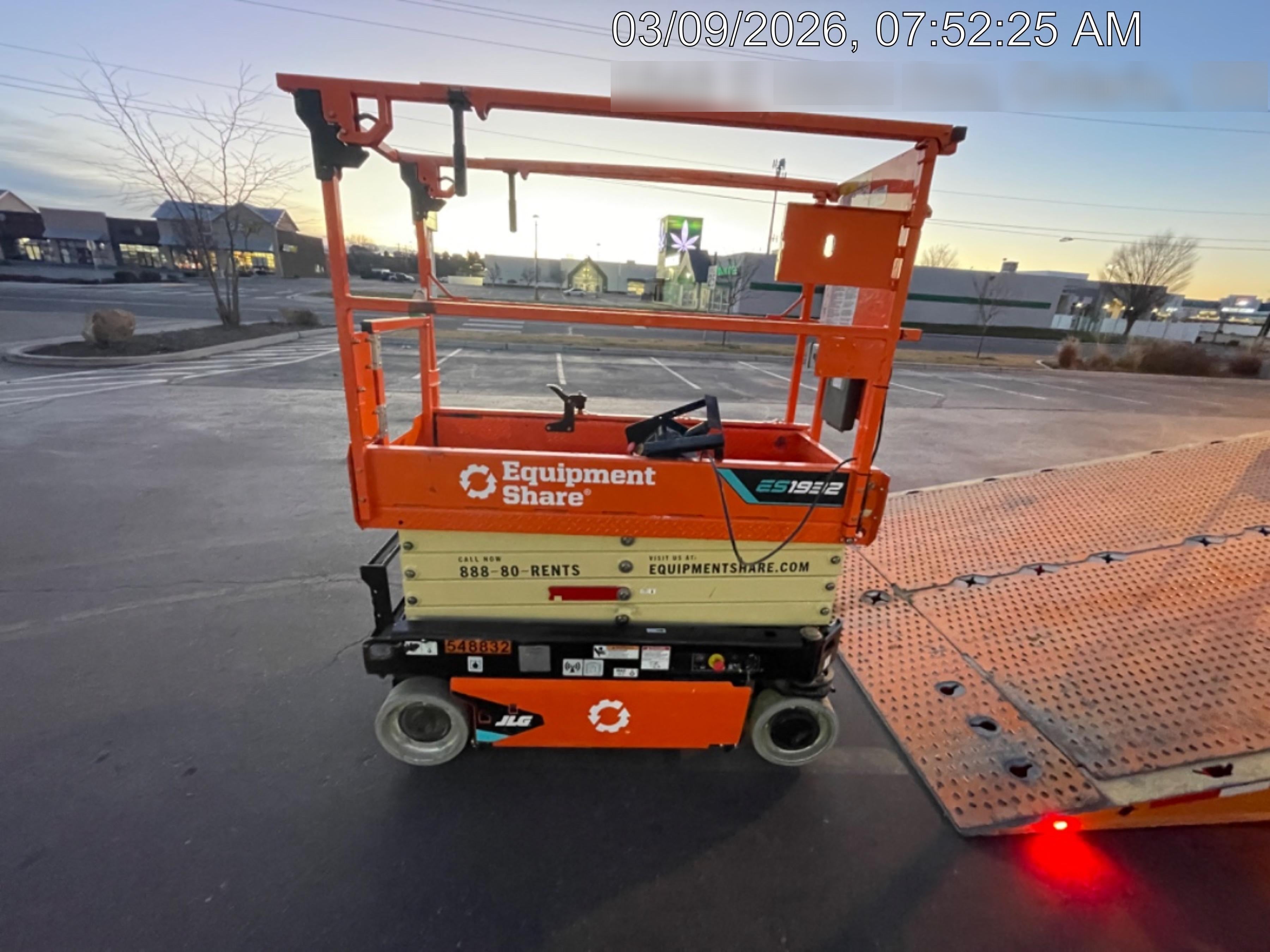 2025 JLG ES1932