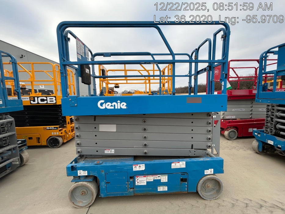 2019 Genie GS-4047 Folding rails with half height swing gate