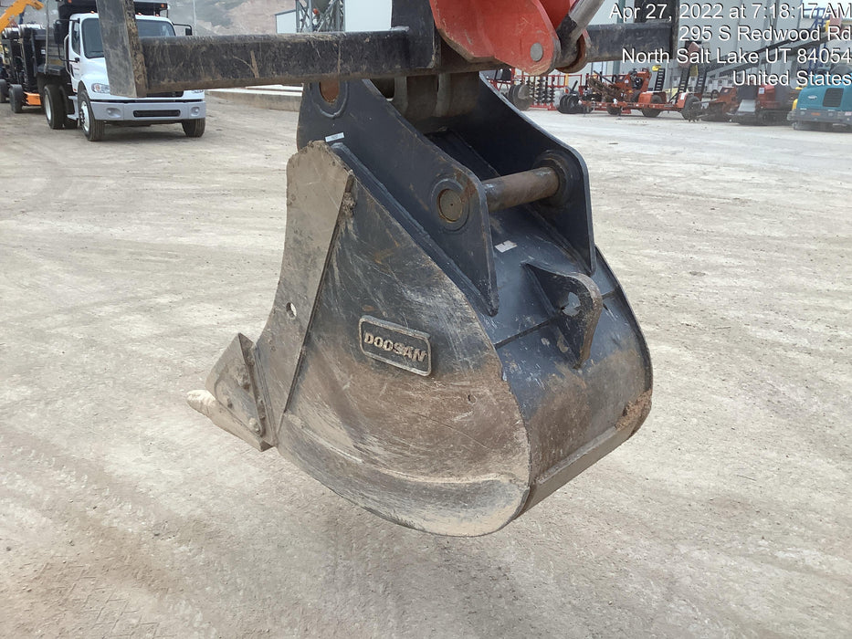 2020 DOOSAN 24" Bucket-Doosan
