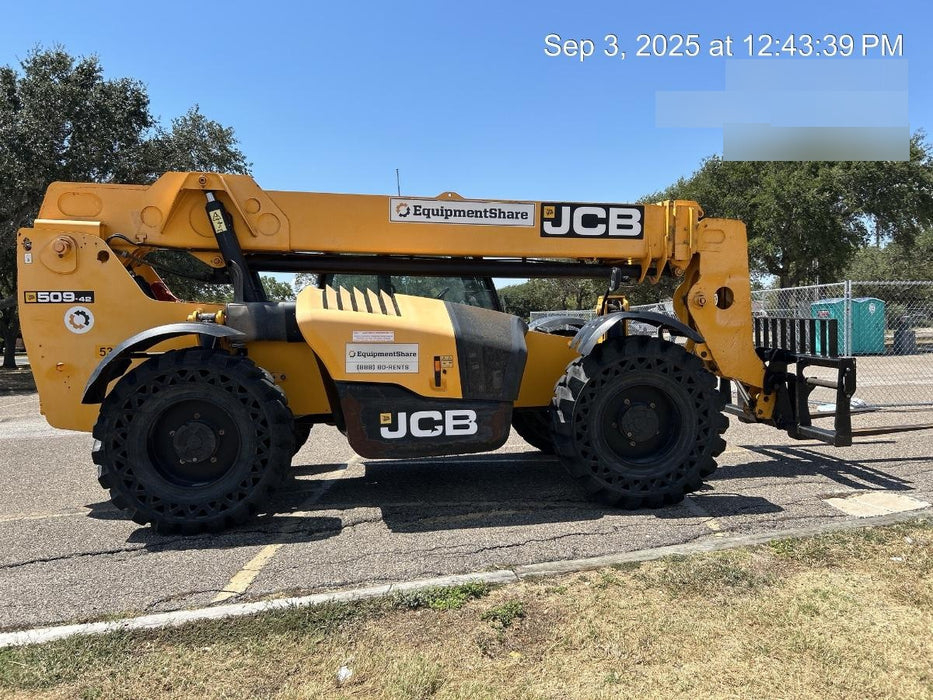 2019 JCB 509-42 Cab/Heat/Air, 74 HP, Solid Tires, STD Worklight, Beacon, Aux Hydraulics, Lifting Eye, Back up Alarm w/66" Carriage/60" Forks