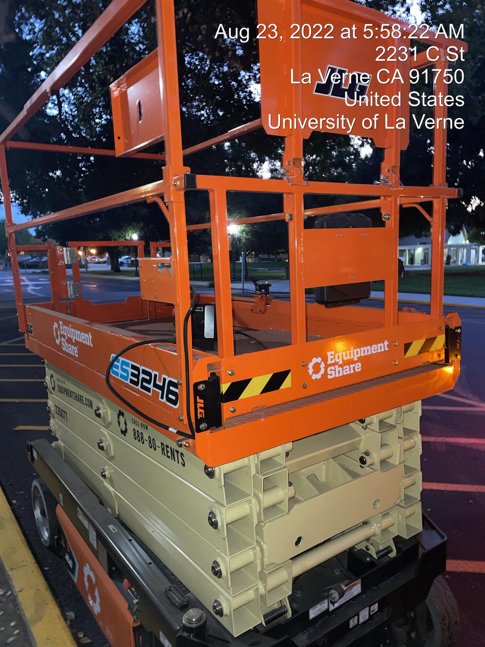 2022 JLG ES3246