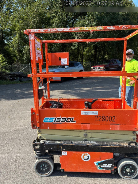 2022 JLG ES1330L