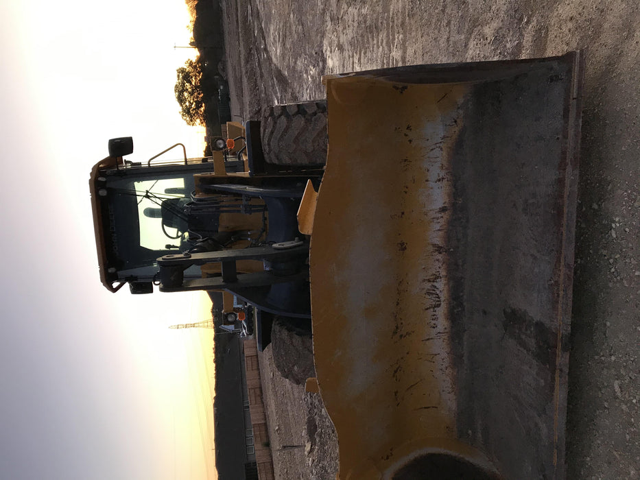 2019 John Deere 524L Cab/Heat/AIR, 3rd Function Hydraulics, Hydraulic JRB QC 2.75 Yd. Bucket, 60" Carriage/72" Forks