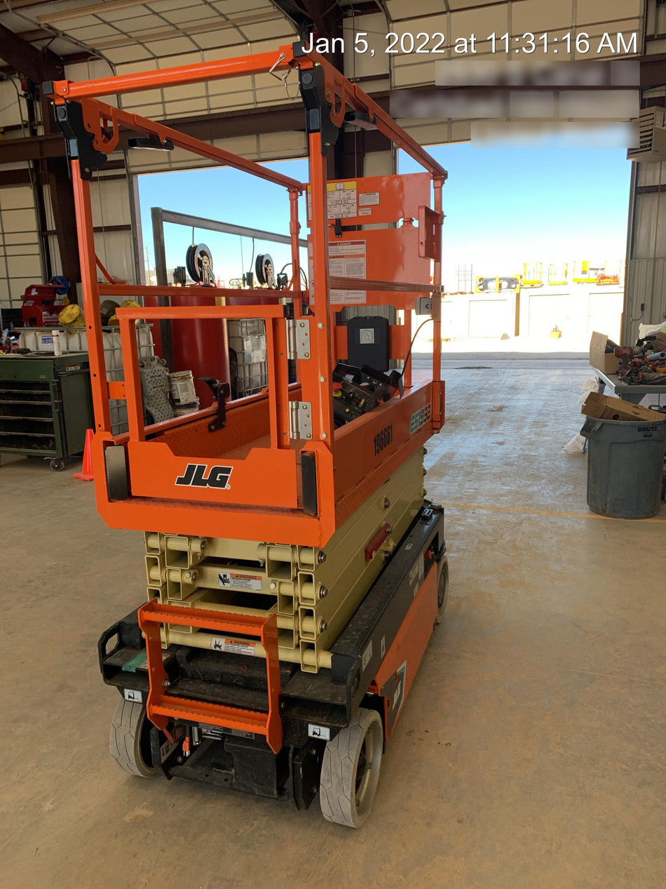 2022 JLG ES1932