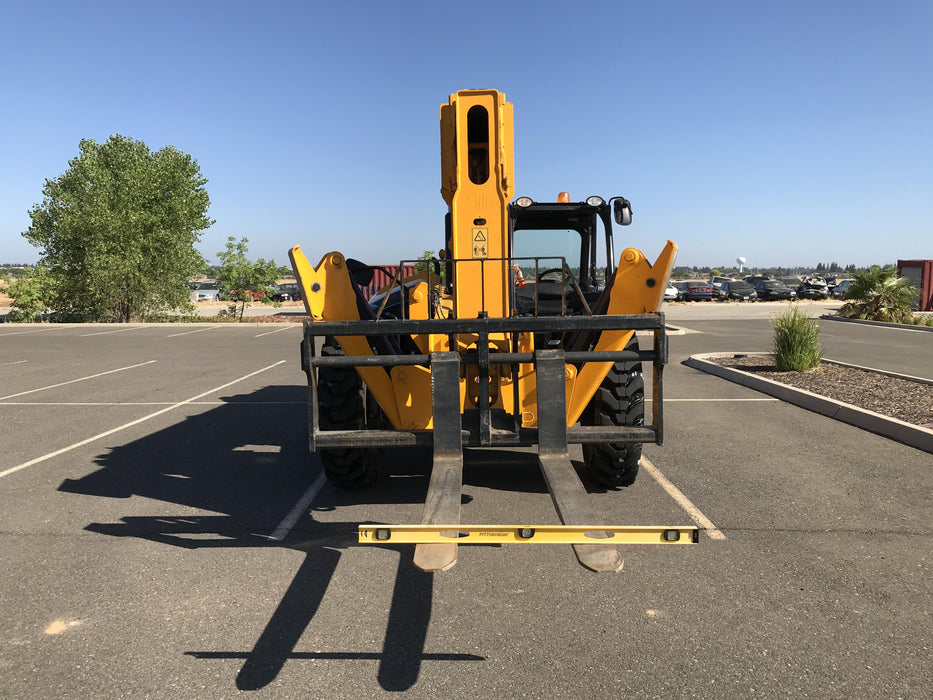 2020 JCB 512-56 Canopy, 74 HP, Solid Tires, STD Worklight, Beacon, Aux Hydraulics, Lifting Eye, Backup Alarm w/72" Carriage, 60" Forks