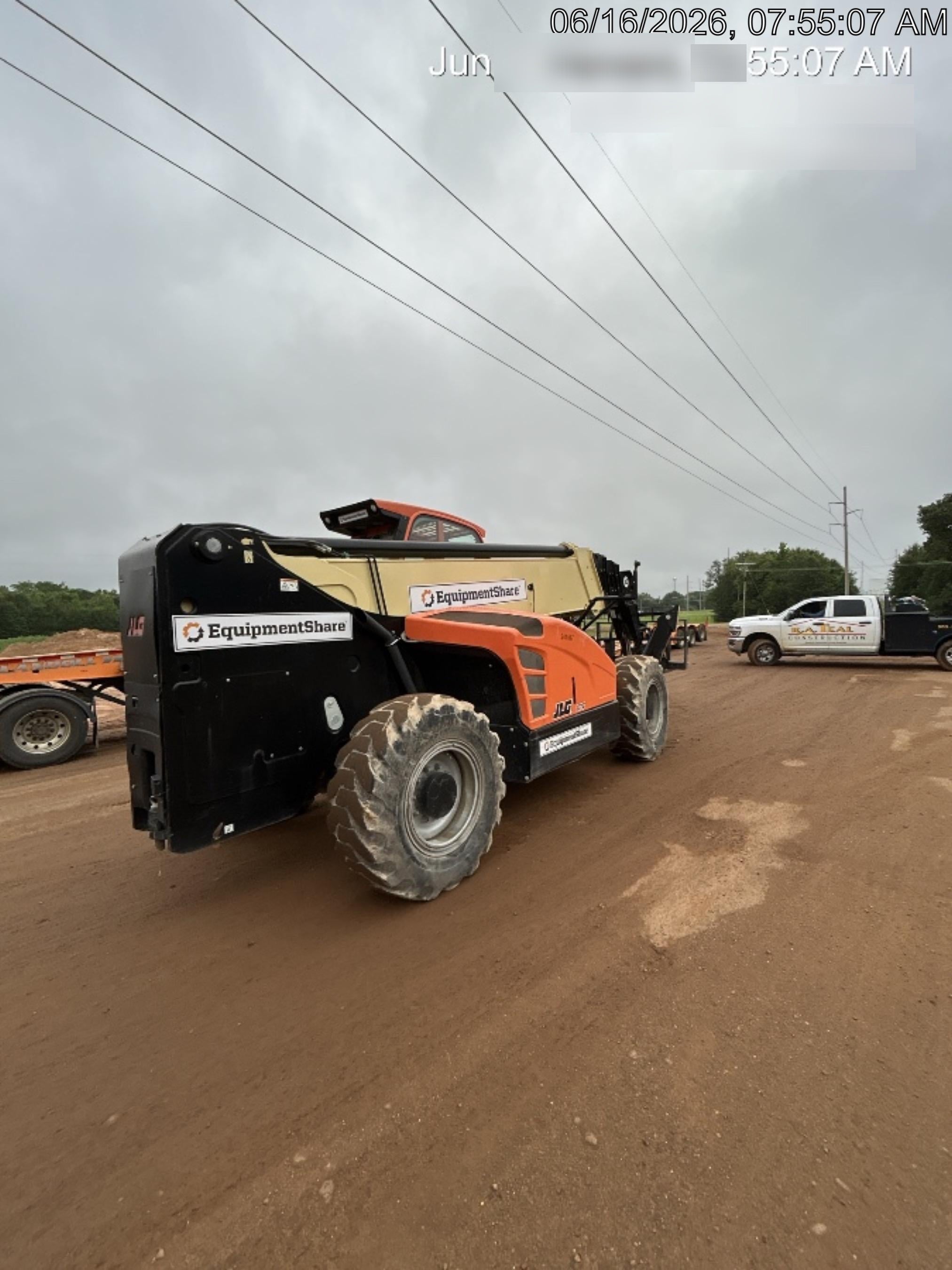 2022 JLG 1075
