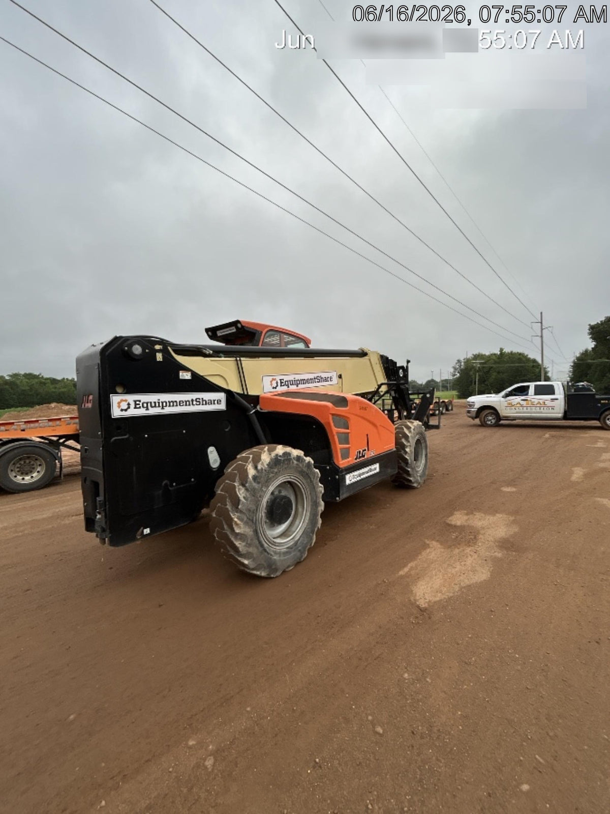 2022 JLG 1075