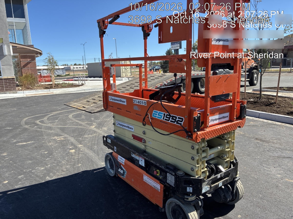 2022 JLG ES1932