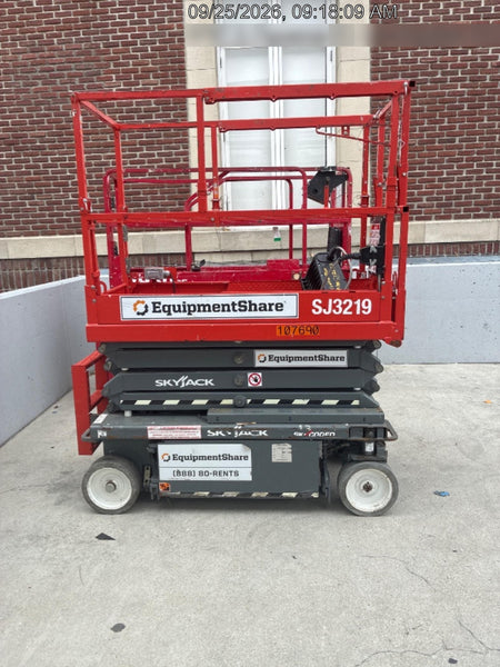 2020 Skyjack SJIII-3219 Solid NM Tires, Half height spring hinged entry gate, Dual Beacons, 800W Inverter