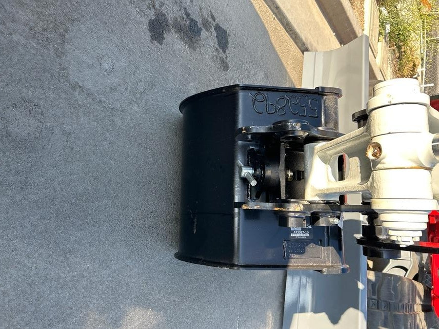 2025 TAKEUCHI 24" Bucket Takeuchi