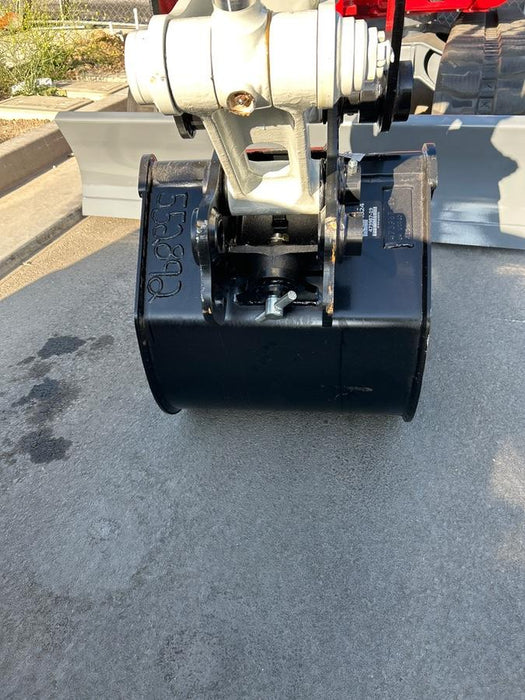 2025 TAKEUCHI 24" Bucket Takeuchi