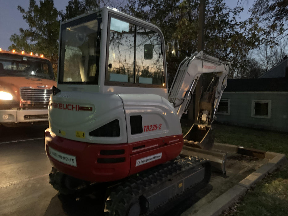 2020 TAKEUCHI TB235-2CR