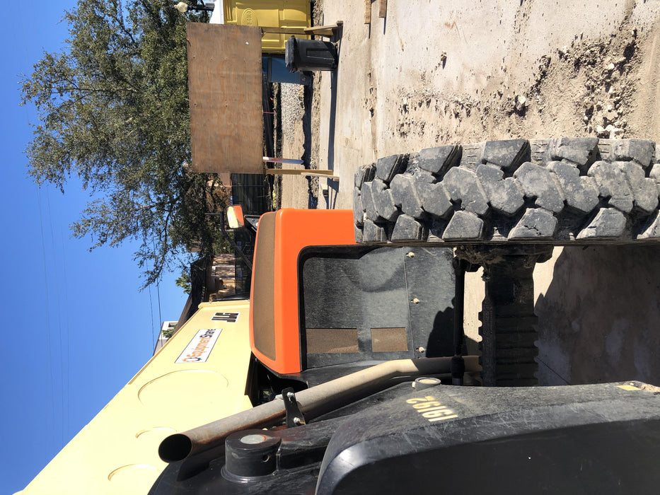 2019 JLG 1255 JLG 1255 T4F w/Full Cab, HVAC, Solid Tires, Work Lights/Beacon, 60" Carriage/Forks