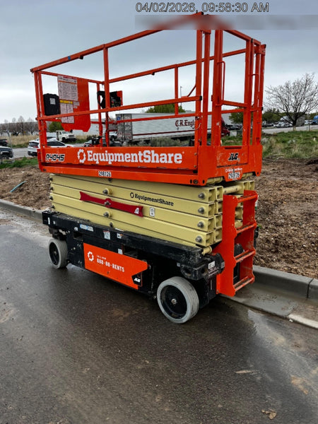 2023 JLG R4045