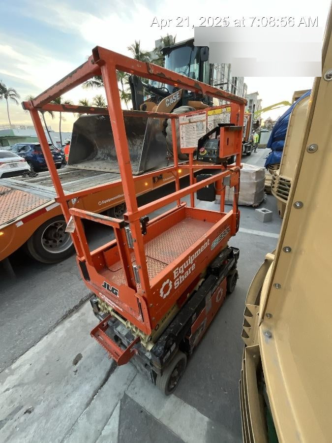 2022 JLG ES1330L