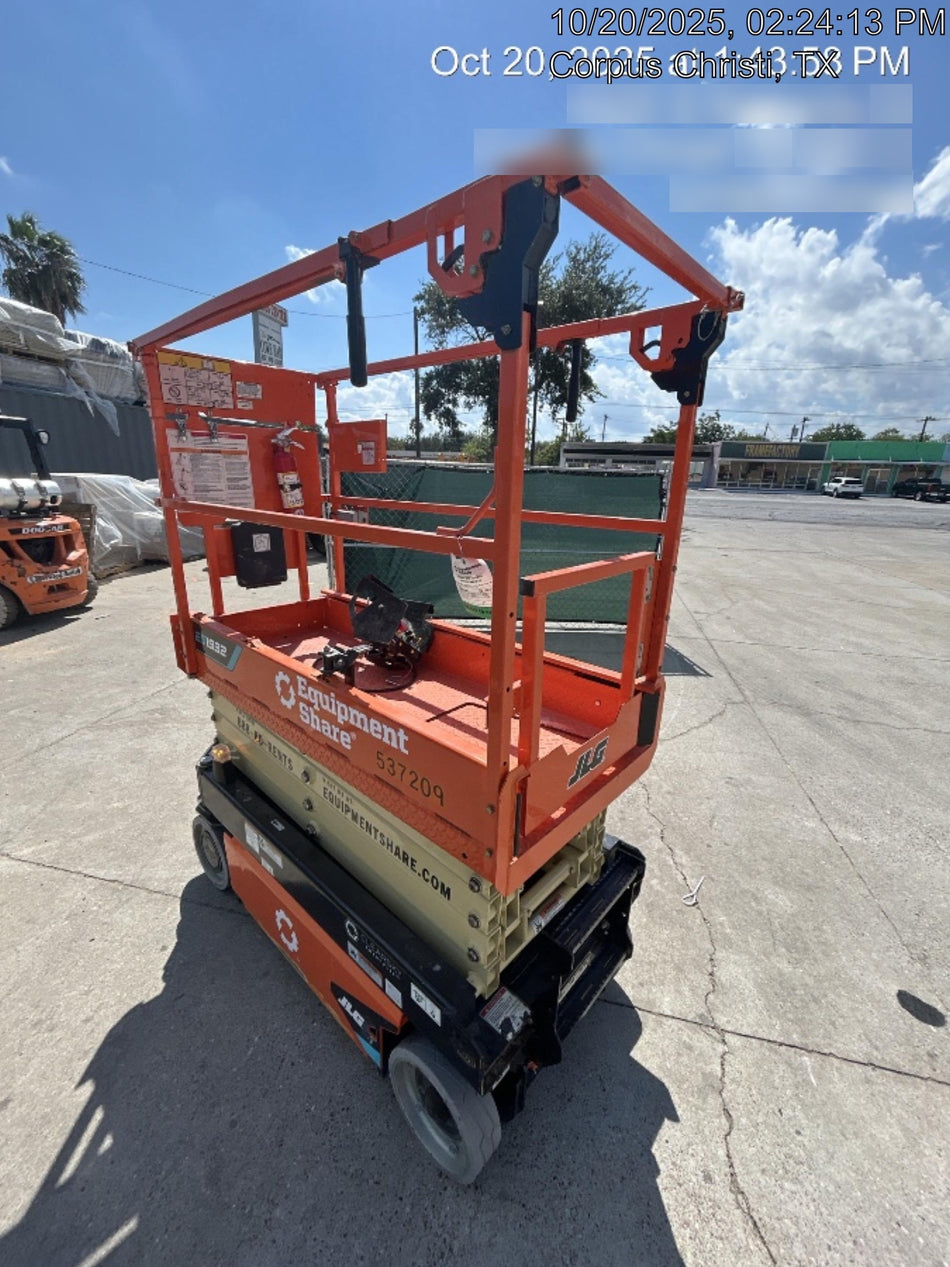 2025 JLG ES1932