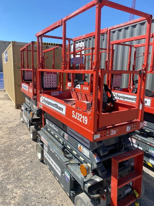 2020 Skyjack SJIII-3219 Solid NM Tires, Half height spring hinged entry gate, Dual Beacons, 800W Inverter