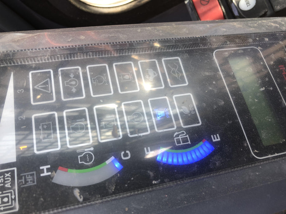 2020 Takeuchi TL8CR Cab/Heat/Air, 74hp, Hydraulic QC w/76" HD Bucket w/ Smooth Bolt on Edge, 76" HD Bucket w/Teeth