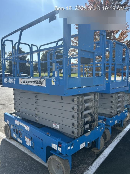 2019 Genie GS-4047 Folding rails with half height swing gate
