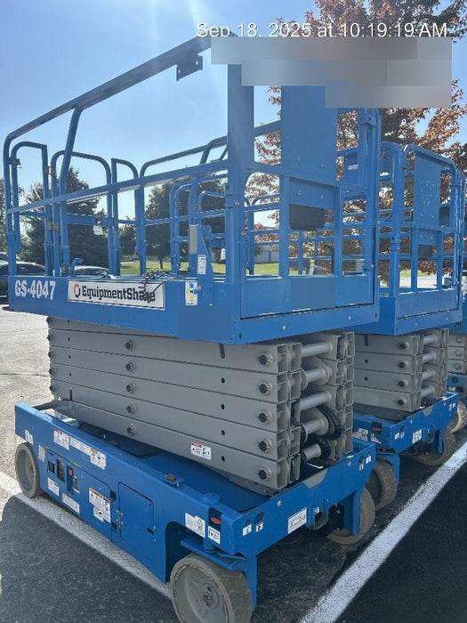 2019 Genie GS-4047 Folding rails with half height swing gate