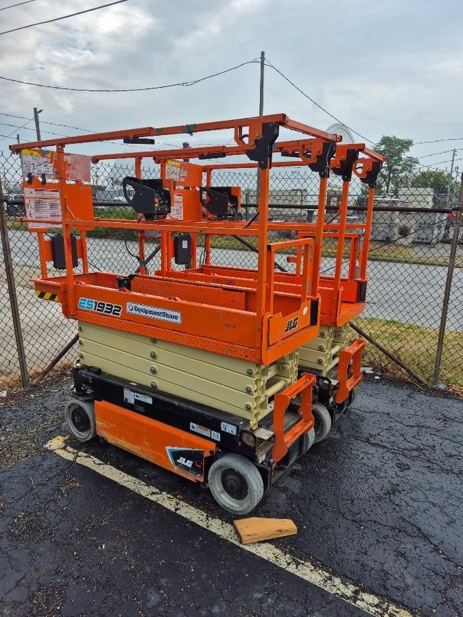 2021 JLG ES1932
