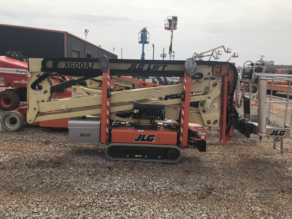 2019 JLG X600AJ