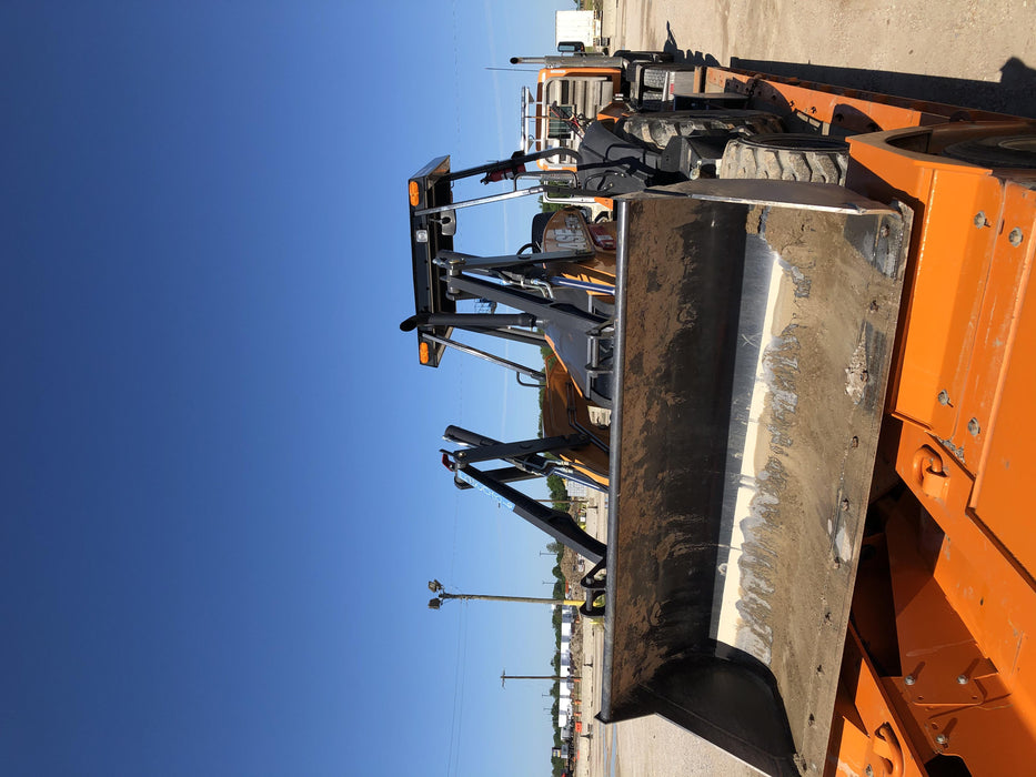 2019 Case 570N EP Canopy, 4WD, GP Front Bucket, Dual Tilt Cylinder, 84" Box Blade w/ Scarifier, Wheel Weights, Beacon