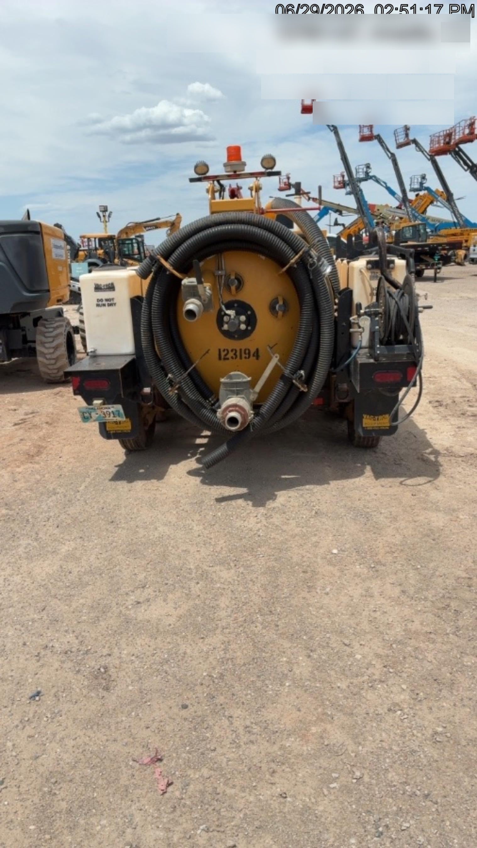 2021 VAC-TRON LP573XDT
