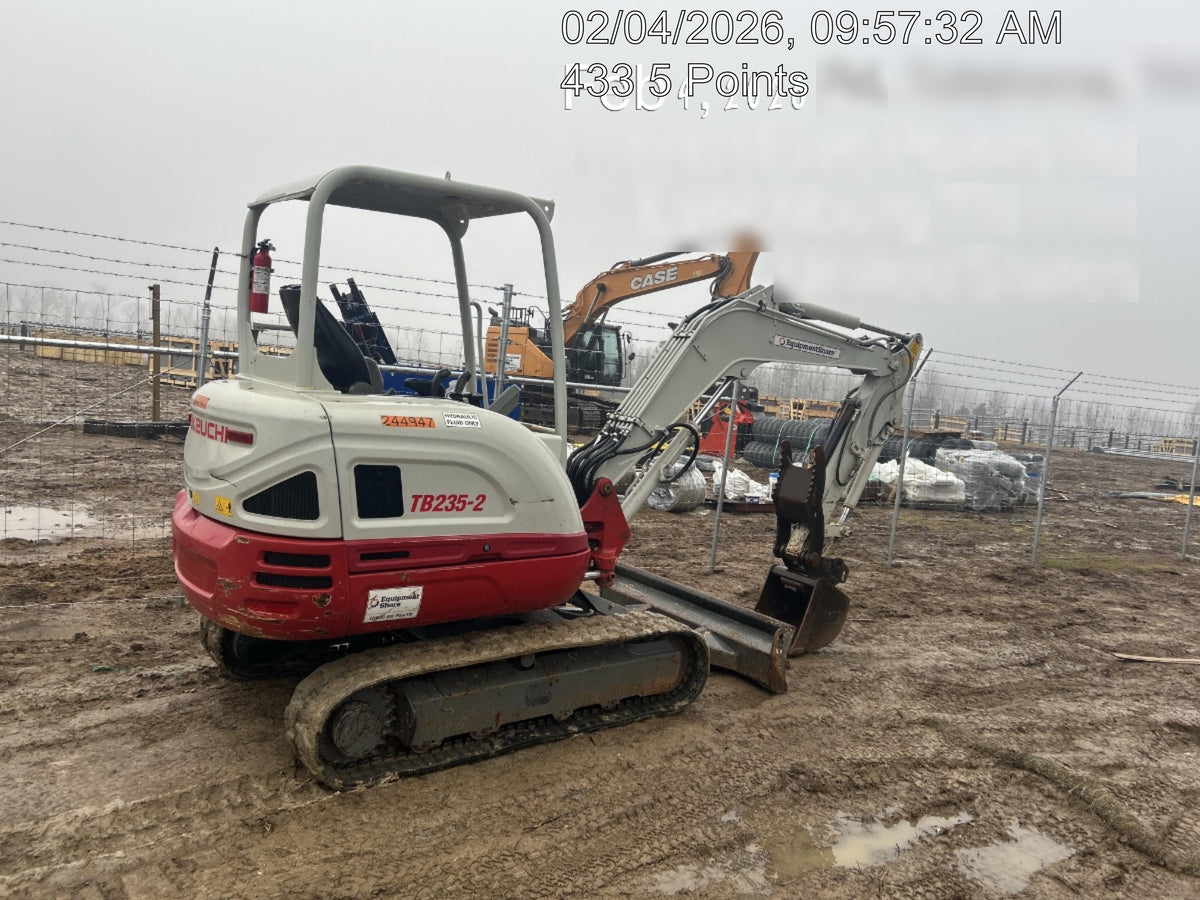 2022 TAKEUCHI TB235-2R