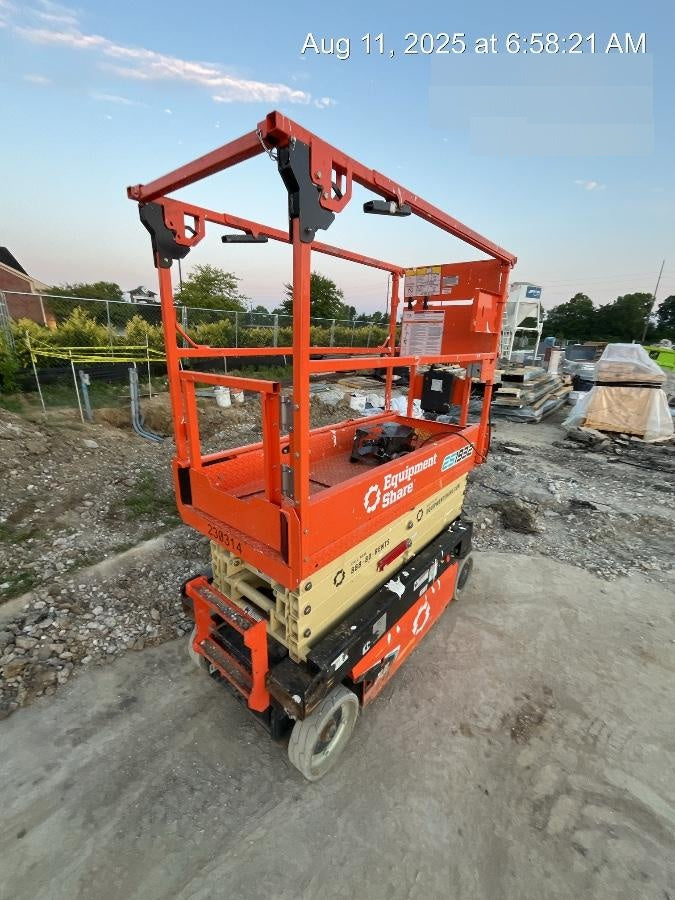 2022 JLG ES1932