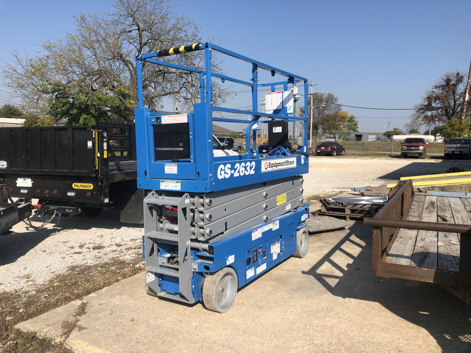 2019 Genie GS-2632 Folding rails with half height swing gate