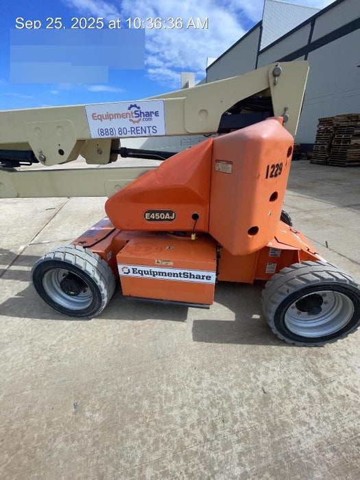 2016 JLG E450AJ