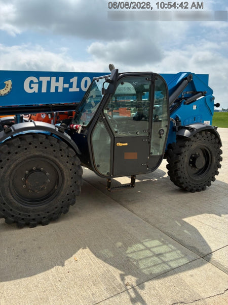 2019 Genie GTH-1056 Cab/Heat/AC, Solid RT Tires, LED Work Lights, Beacon 60" QA Carriage, 60" Forks