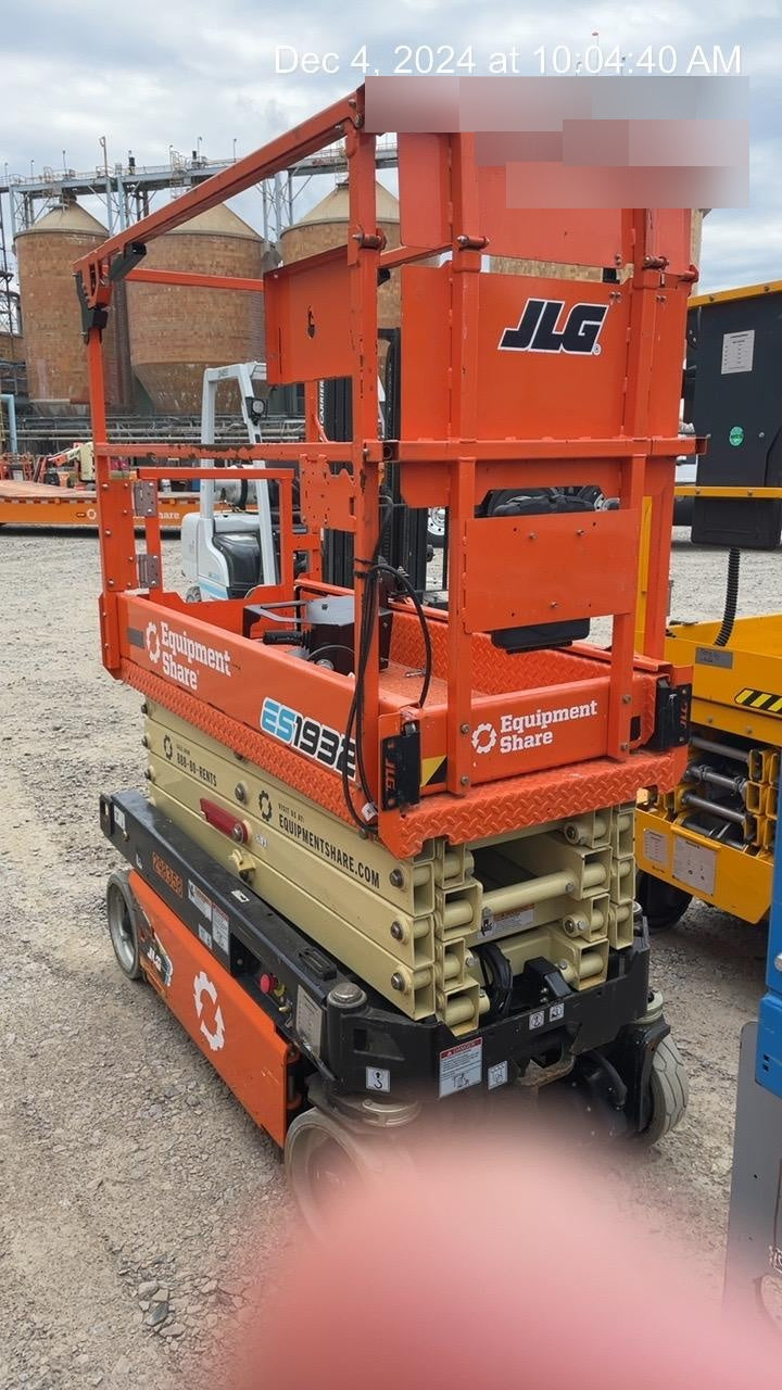 2023 JLG ES1932