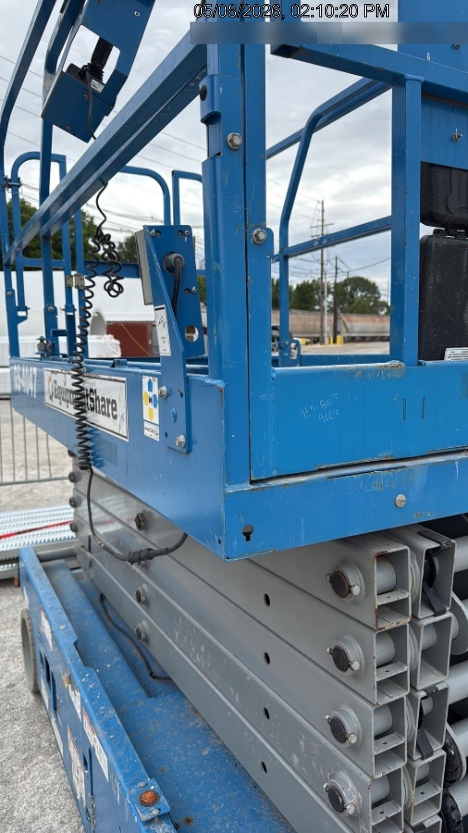 2019 Genie GS-4047 Folding rails with half height swing gate