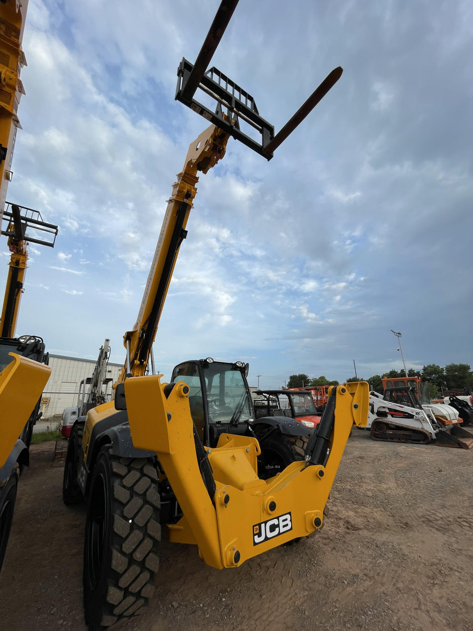 2025 JCB 512-56