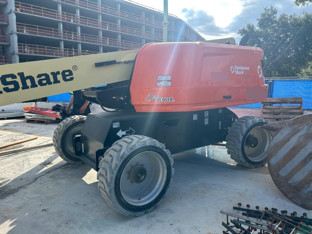 2025 JLG 660SJ
